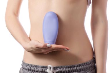 Güzel ve genç birbayan göbek vücut vücut kremi