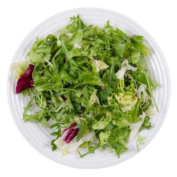 Смесь листьев салата в белой тарелке — стоковое фото