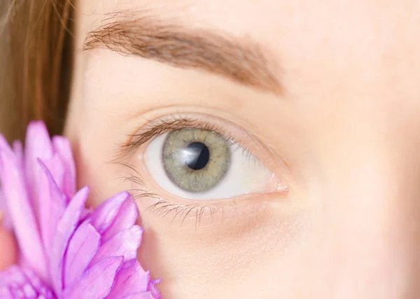 Kwiat naturalnego piękna kobieta oko — Zdjęcie stockowe