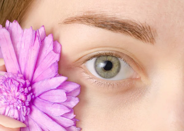 Kwiat naturalnego piękna kobieta oko — Zdjęcie stockowe