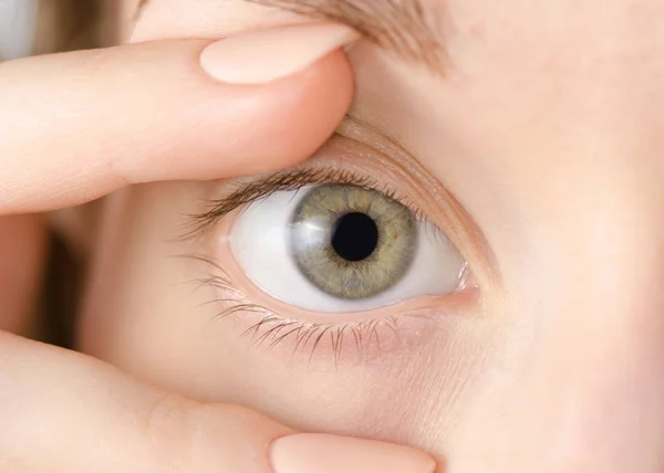 Olho feminino medicina beleza natural — Fotografia de Stock
