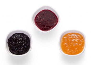 Üç ahududu, portakal, böğürtlen Siyah frenk üzümü reçeli ile kase