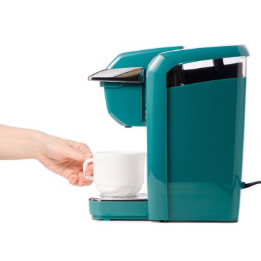 Kapsüler elektrikli kahve makinesi su bardağı eline