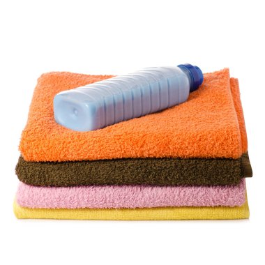 Bir sürü havlu sıvı toz saç kremi yumuşatıcı