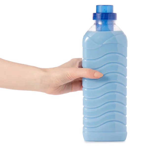 Sköljmedel balsam i blå plast flaska i handen isolerad på vit bakgrund — Stockfoto