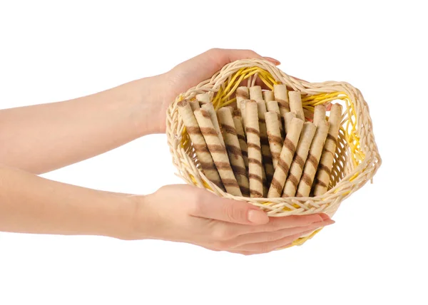 Waffelröhrchen süßen Stock köstlich in einem Korb in der Hand — Stockfoto