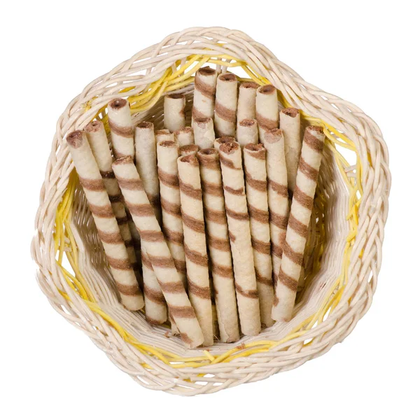 Tubi di wafer dolce bastone delizioso in un cestino — Foto Stock