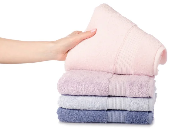 Una pila de toallas de color rosa azul en la mano — Foto de Stock