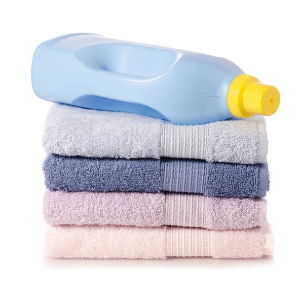 Törölköző rózsaszín kék üveg folyékony mosás stack-sorozata — Stock Fotó