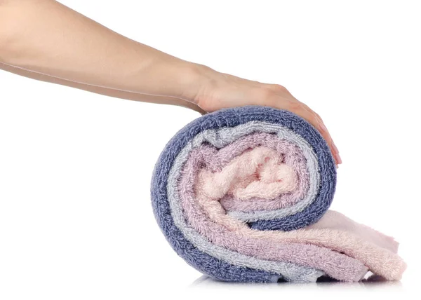 Uma pilha de toalhas rosa rolo azul na mão — Fotografia de Stock