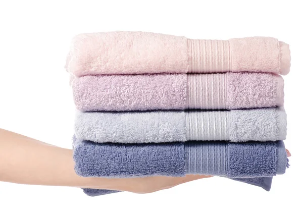 Una pila de toallas de color rosa azul en la mano — Foto de Stock