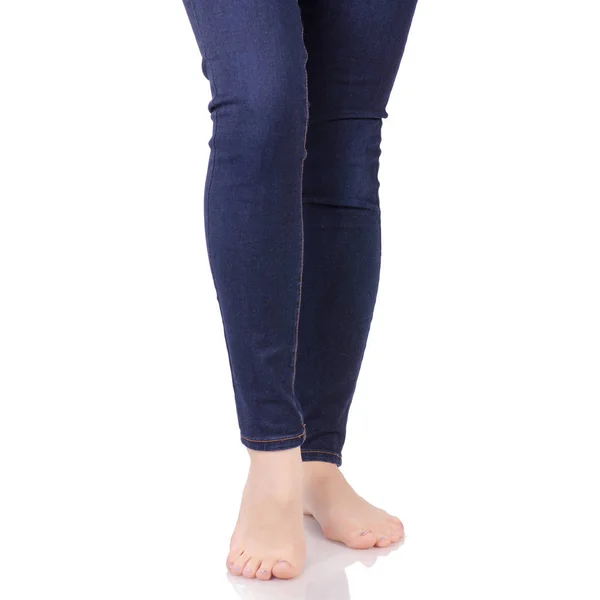 Pernas femininas em jeans azul beleza loja de moda comprar roupas — Fotografia de Stock