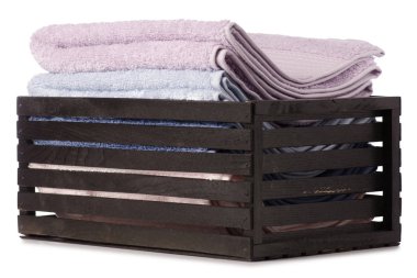 Bir kutu banyoda havlu renk ayarla