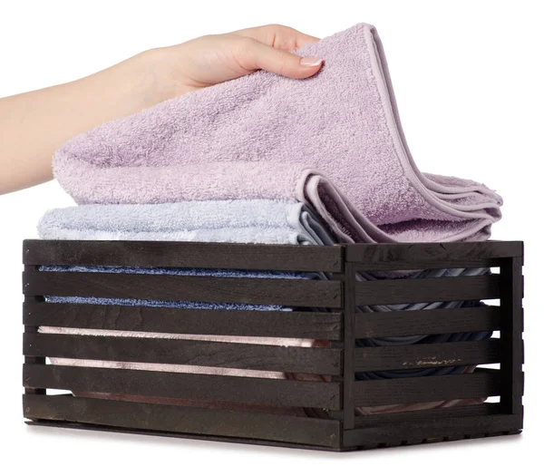 Handdukar färguppsättning i badkar box i hand — Stockfoto