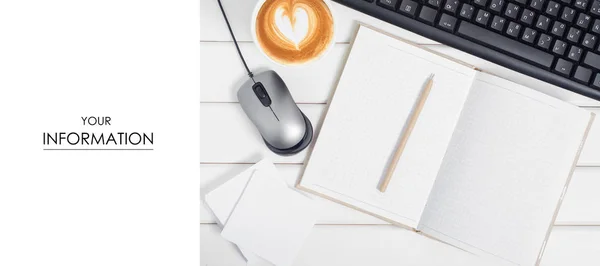 Notepad pen ceașcă de mouse-ul tastaturii de cafea de la modelul computerului — Fotografie, imagine de stoc