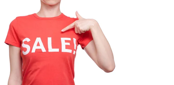 Mujer con camiseta con una tienda de venta de inscripciones comprar descuento — Foto de Stock