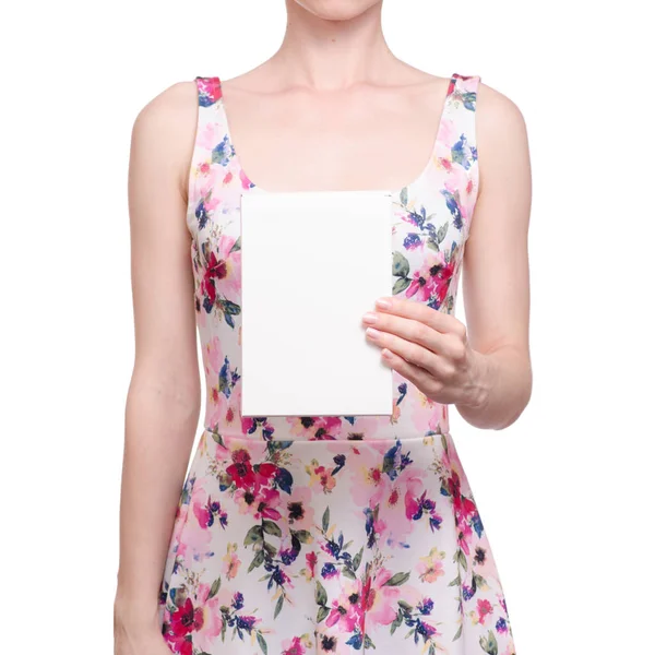 Vrouw in een jurk bloemenprint in het teken van de handen wit — Stockfoto