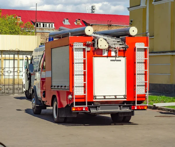 El camión de bomberos está listo. — Foto de Stock