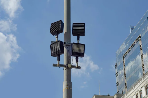 Venkovní reflektory městské světelné energie — Stock fotografie