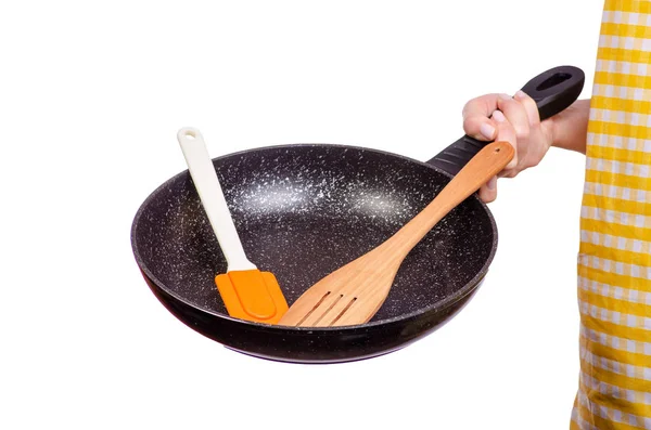 Nő a kezében sütés serpenyőben és a konyha spatula kötény — Stock Fotó