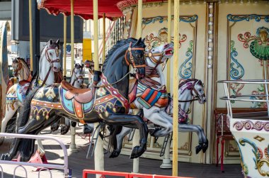 Çocukların atlıkarınca hayvanlar