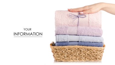 Bir yığın havlu sepete el desen