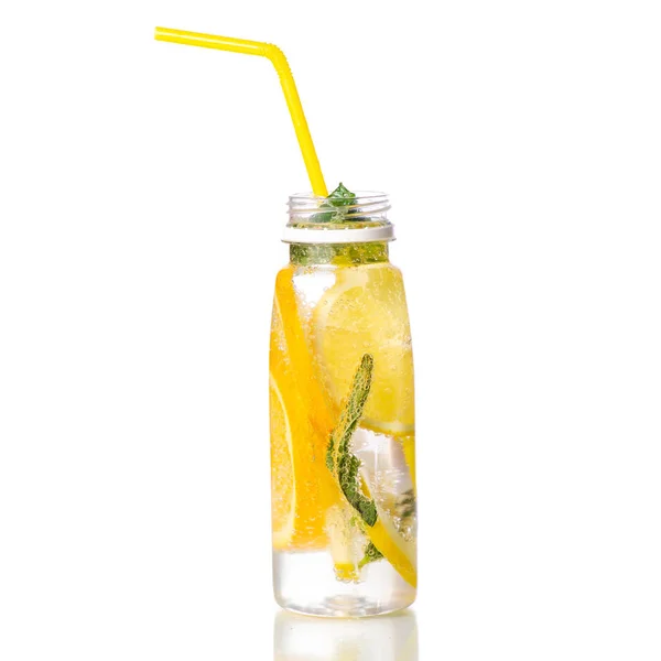 Flaska lemonad citron med mynta — Stockfoto