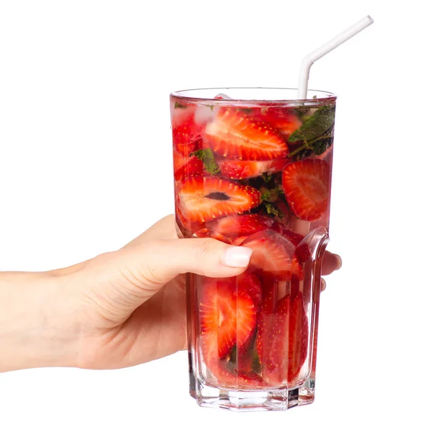 Glas in de hand aardbeien limonade met munt — Stockfoto