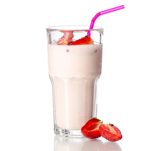 Verre de yaourt aux fraises milk-shake — Photo