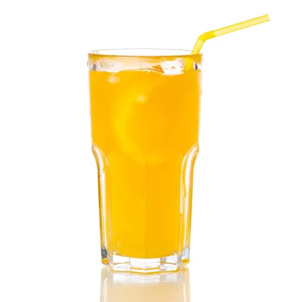 Glas koolzuurhoudend water oranje — Stockfoto