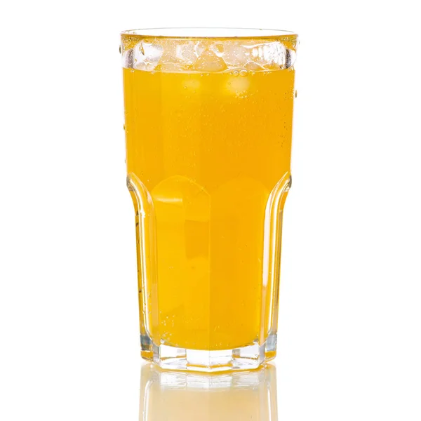 Verre eau carbonatée orange — Photo