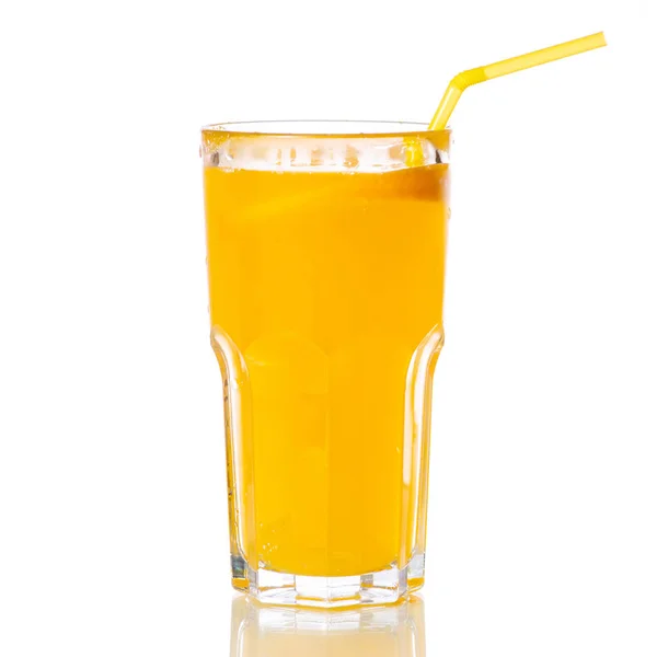 Glas koolzuurhoudend water oranje — Stockfoto