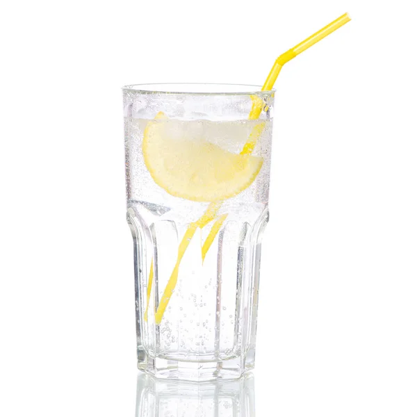 Glass carbonated water with lemon — Stock Photo, Image