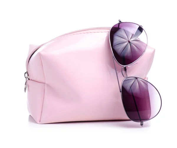 Gafas de sol y bolsa cosmética — Foto de Stock