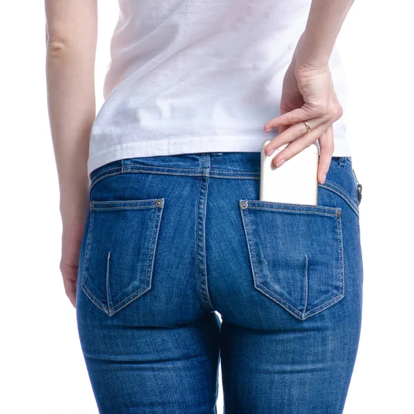 Vrouw stopt mobiele telefoon in jeans zak Stockafbeelding
