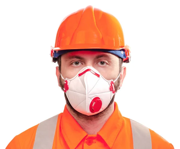 Homem de uniforme de edifício com máscara protetora — Fotografia de Stock