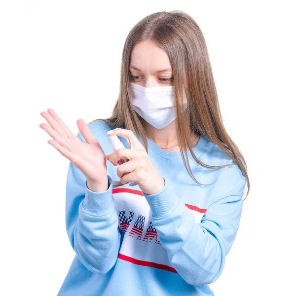 Femme portant un masque de protection médicale contenant le virus de la désinfection antiseptique — Photo