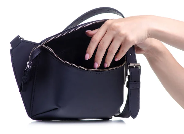 Bolso de cintura de cuero negro en mano — Foto de Stock