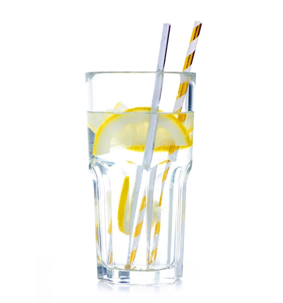 Szklanka wody z rurką cytrynową — Zdjęcie stockowe