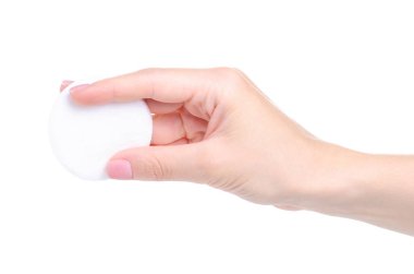 Eldeki pamuklu pedler güzellik ve özen