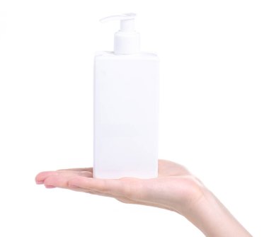 Elinde şeker kutusuyla beyaz sabun.