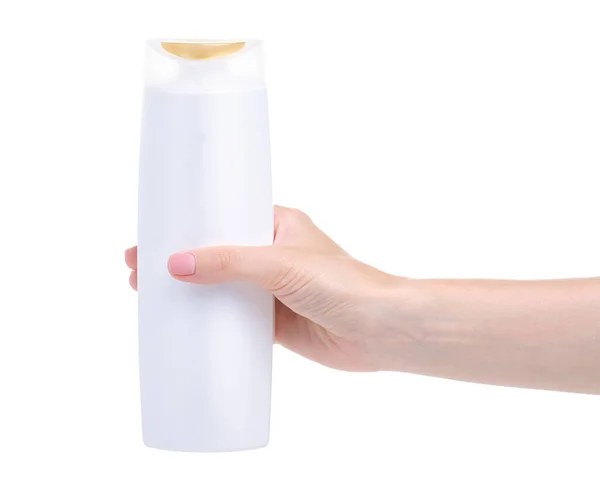 Шампунь из белой бутылки в руке — стоковое фото