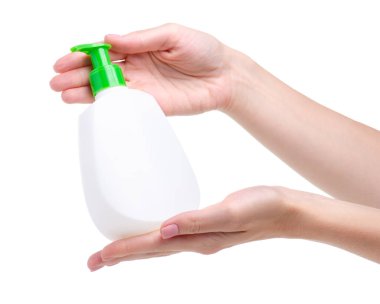 Elinde şeker kutusuyla beyaz sabun.