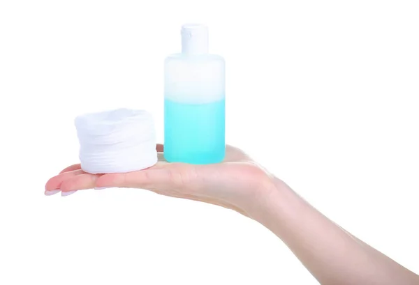 Elinde pamukla oje sökücü.