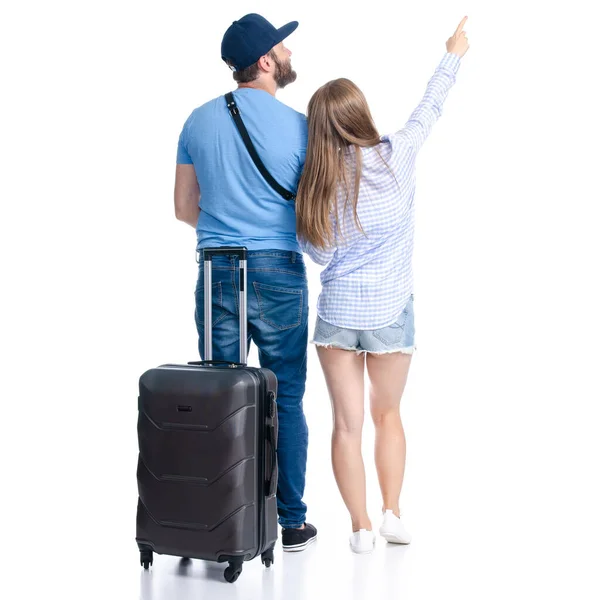 Feliz casal de turistas com malas pretas luggages sorrindo de pé olhando mostrando apontando — Fotografia de Stock