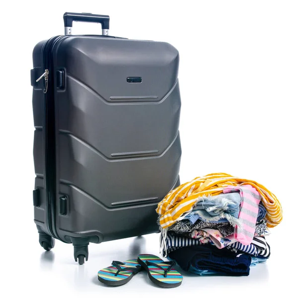 黒旅行スーツケースと服の荷物夏 — ストック写真