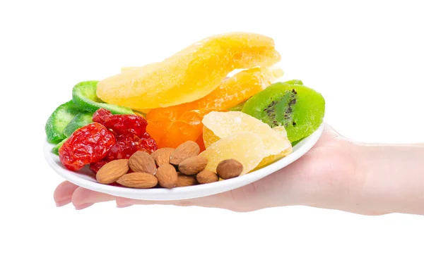 Конфеты сушеные тропические фрукты в пластине держась за руку — стоковое фото