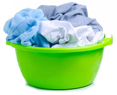 Çamaşır elbiseli yeşil plastik kase.