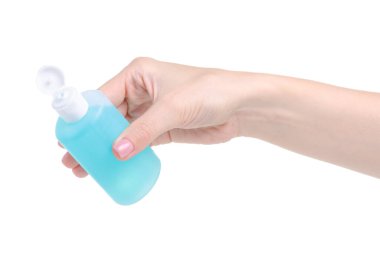 Elinde şişe aseton oje çıkarıcı var.