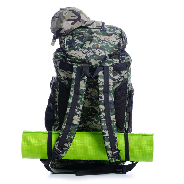 Militär-Rucksack mit Zubehör Mütze Hut Wandern — Stockfoto